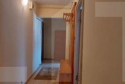Apartament cu 3 camere semidecomandat în Central - 1