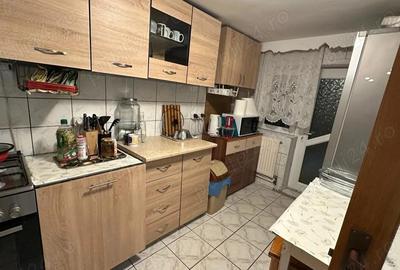 Inchiriez casa 3 camere - 1