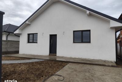 Casă cu 4 camere cu Teren 460 Mp în Tileagd - 1