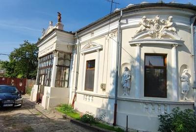 Casă cu 6 camere cu Teren 1250 Mp în Central - 1