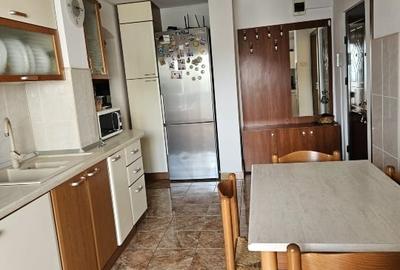 Apartament cu 3 camere decomandat, mobilat în Alfa - 11