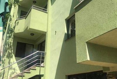 Casă cu 4 camere în Central - 1