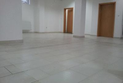 Spațiu comercial, de 200 mp, în Central - 10