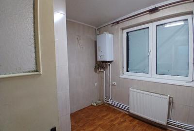 Apartament cu 3 camere semidecomandat în Crângași