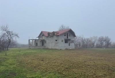 Casa Radulesti, an 1996 ,la rosu, 2.000 mp teren , 310 mp casa - 5