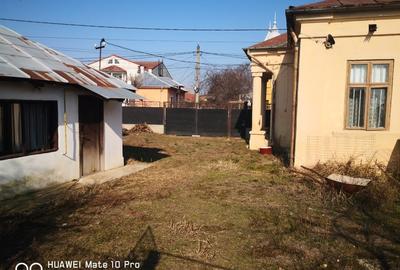 Casă individuală cu 4 camere în Central