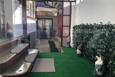 De vanzare, casa in Schei - 2