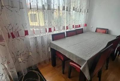Apartament cu 3 camere decomandat, mobilat în Tei