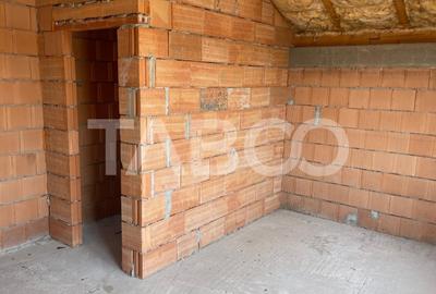 Cladire la rosu 300 mp utili + 130 mp anexe, 2 strazi, aproape centru - 4