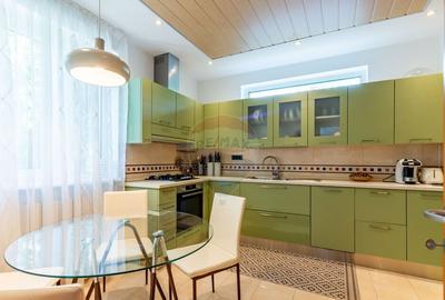 Casă cu 5 camere cu Canalizare în Corbeanca