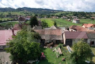 Casă cu 7 camere cu Canalizare în Central - 2