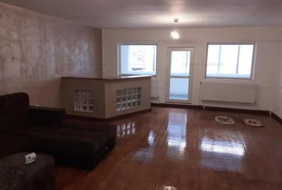 Casă cu 6 camere cu Teren 488 Mp în Central - 1