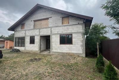 Casă cu 4 camere cu Teren 895 Mp în Vadu Pașii - 1