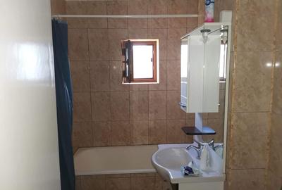 Apartament cu 3 camere decomandat în Costi - 2
