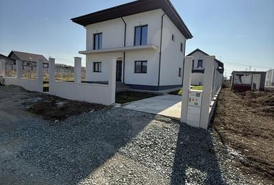 Casă cu 4 camere decomandat în Agigea - 5