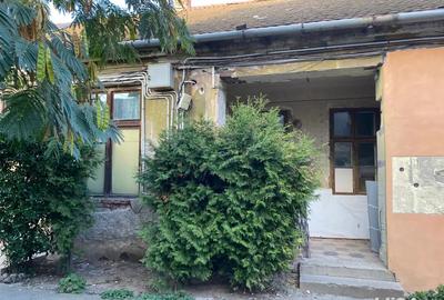 Vand apartament la casa ultracentrala Oradea curte comuna - 1