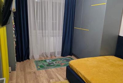 Apartament cu 3 camere decomandat în Tractorul - 1