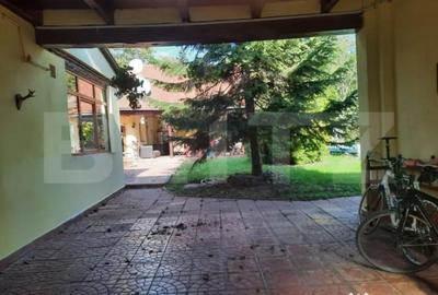 Casă cu 7 camere cu Teren 1600 Mp în Central - 2