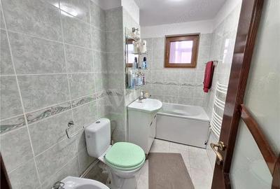 Apartament 3 camere semidecomandat, renovat si semi-mobilat, zona Cora-Bacau Apartament 3 camere semidecomandat, renovat si semi-mobilat, zona Cora-Bacau - 11