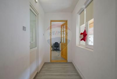 Casa spatioasa cu teren generos, in zona centrala a Sacelelor - 18