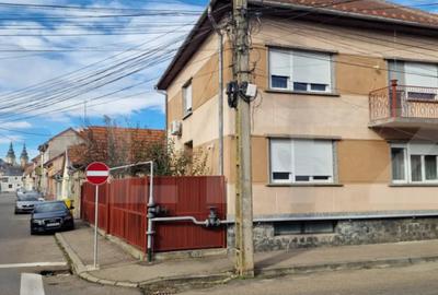 Casă cu 5 camere cu Teren 241 Mp în Central - 9