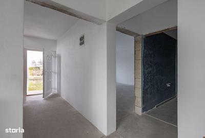 Casă cu 4 camere cu Teren 1553 Mp în Silagiu - 1