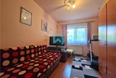 Apartament cu 4 camere semidecomandat în Tractorul - 4
