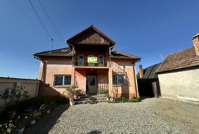 Casă individuală cu 7 camere cu Canalizare în Vest