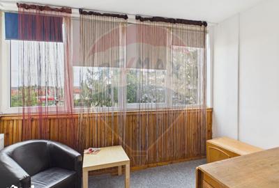 Apartament cu 3 camere, mobilat în Central