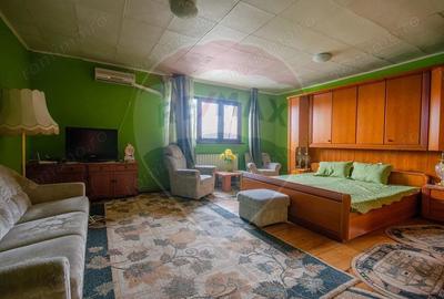 Apartament cu 4 camere de vanzare in zona Cetatii - 1