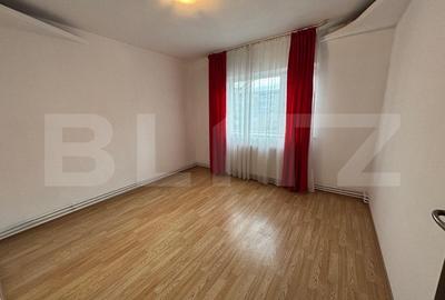 Apartament 3 camere,decomandat, Mico 11, etaj 2 - 3