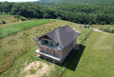 Pensiune la rosu, 370mp, Ciprian Porumbescu