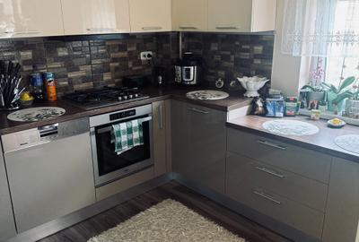 Apartament cu 2 camere decomandat în Plăvăț II - 9