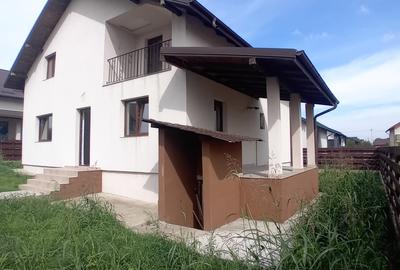 Casă cu 6 camere în Lunca Cetățuii
