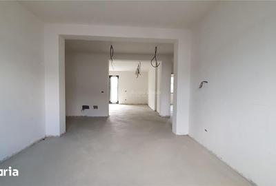 Casă cu 7 camere cu Teren 450 Mp în Central - 10