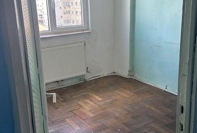 Apartament cu 3 camere decomandat în Roman - 3