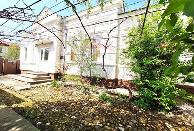 Casă individuală cu 6 camere în Hașdeu
