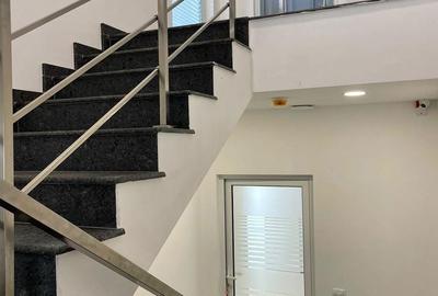 Spațiu comercial, de 70 mp, în Central - 6