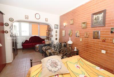 Apartament cu 4 camere decomandat, mobilat în P-ța Victoriei - 15