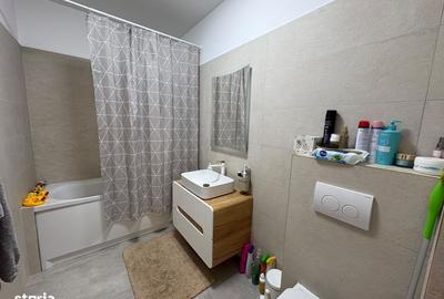 Apartament cu 3 camere semidecomandat în Vest
