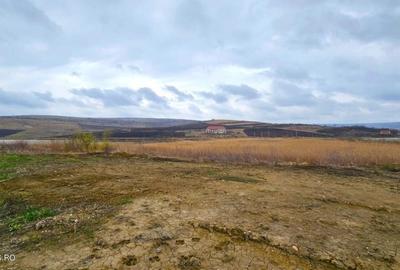 Teren construibil, cu panorama la lac si utilitati, lac Campenesti - 4