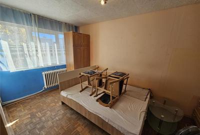 Apartament cu 2 camere semidecomandat în Micro I - 4