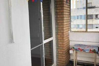 Apartament cu 3 camere semidecomandat în Berceni - 11
