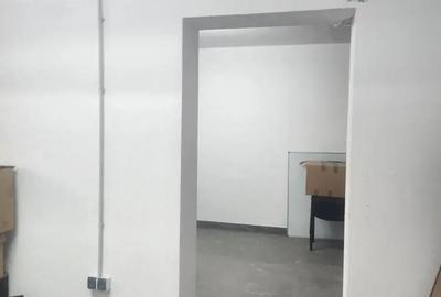 Spațiu comercial, de 28 mp, în Central - 7