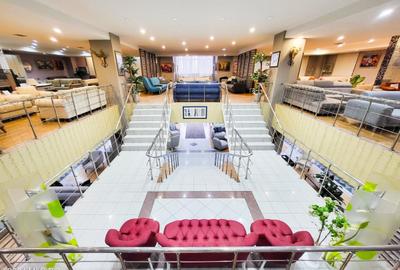 Spațiu comercial, de 1,806 mp, în Central - 4