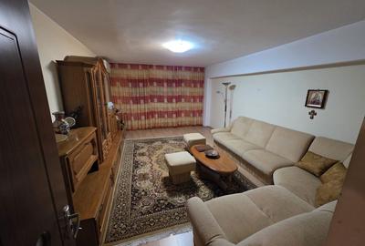 Apartament cu 2 camere decomandat în 1 Mai