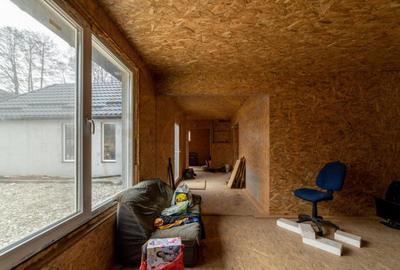 Casa moderna cu 5 camere intr-o zona lini?tita de deal - 11