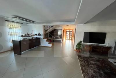 Casă cu 5 camere cu Teren 2400 Mp în Central