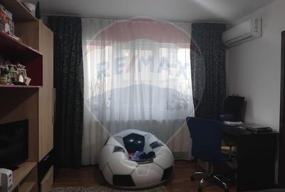 Apartament 2 camere de vanzare zona Colegiul Cantacuzino Micro 11
