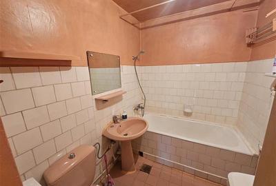 Apartament cu 2 camere decomandat în Micro IV - 18